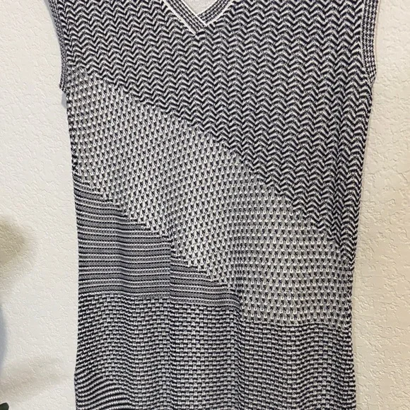 Magaschoni Black and white geometric Patterned knit Midi Dress small - Picture 4 of 9
